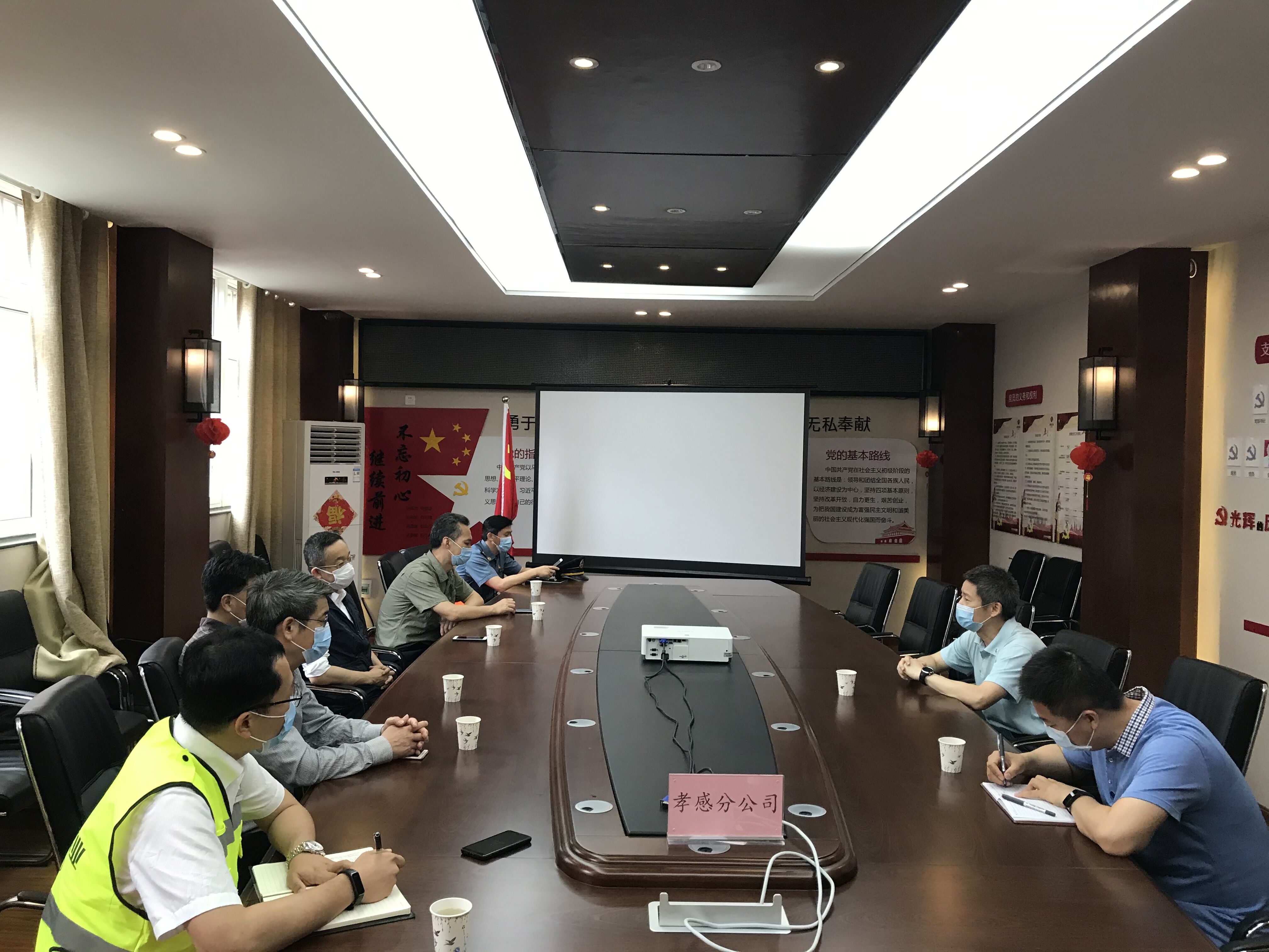 卓立一行及相关职能部门人员于孝感分公司进行座谈.jpg 卓立一行及相关职能部门人员于孝感分公司进行座谈.jpg